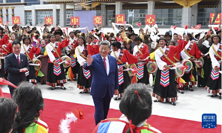 习近平在出席西藏自治区成立60周年庆祝活动后返回北京